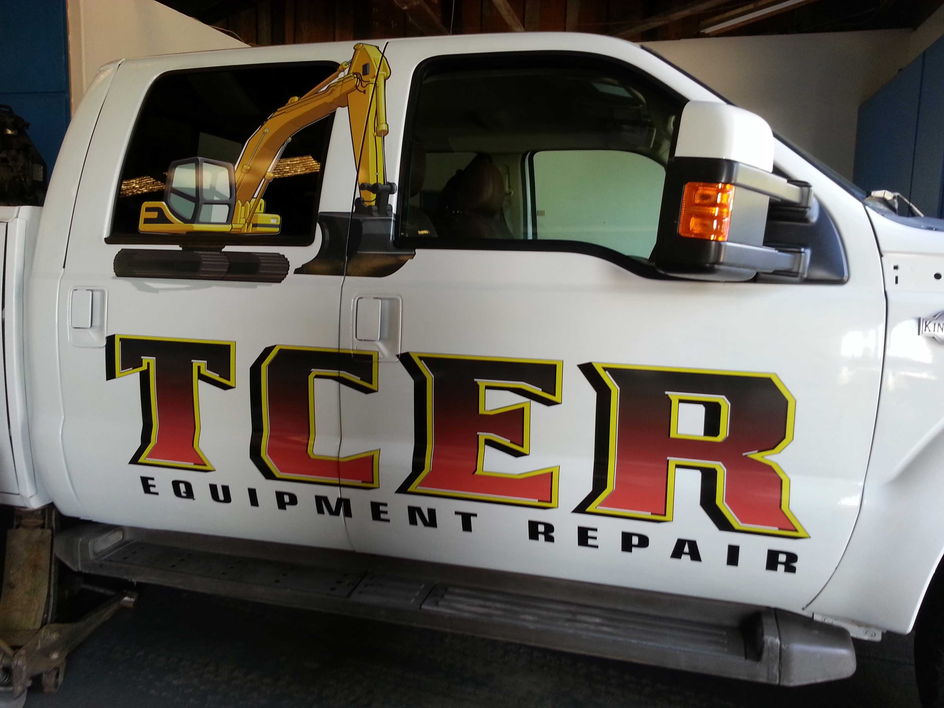 vehicle-lettering-and-wraps-07